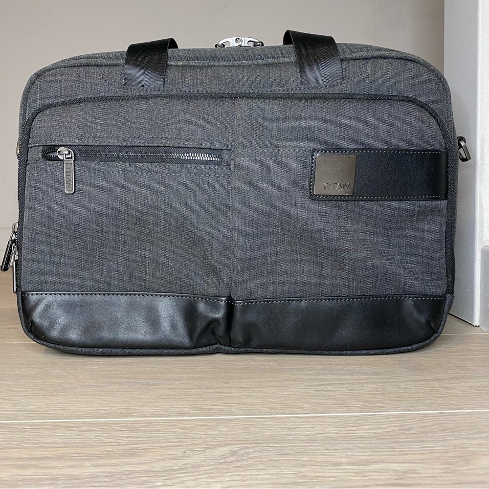 Titan Germany expandable laptop travel bag